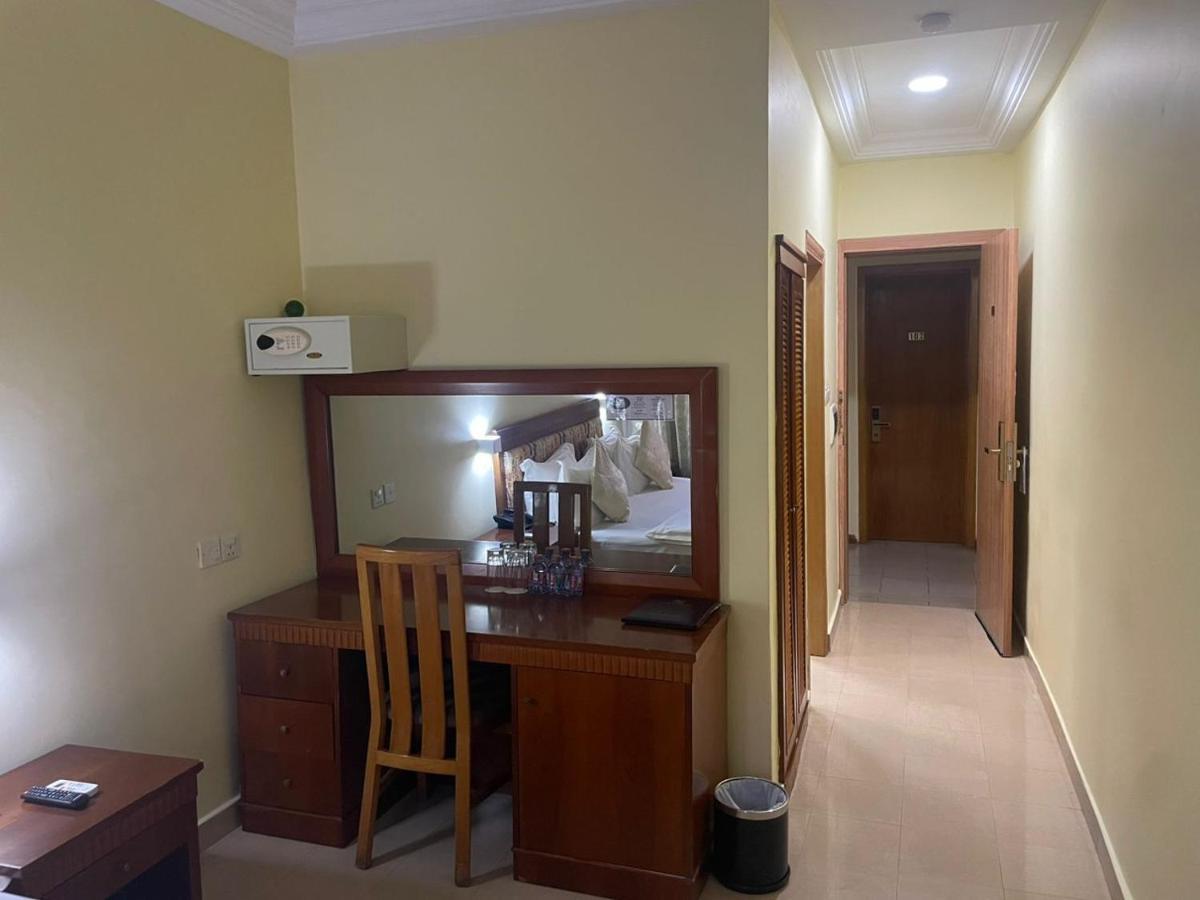 Hotel Marjorie 'Y' Tema Luaran gambar
